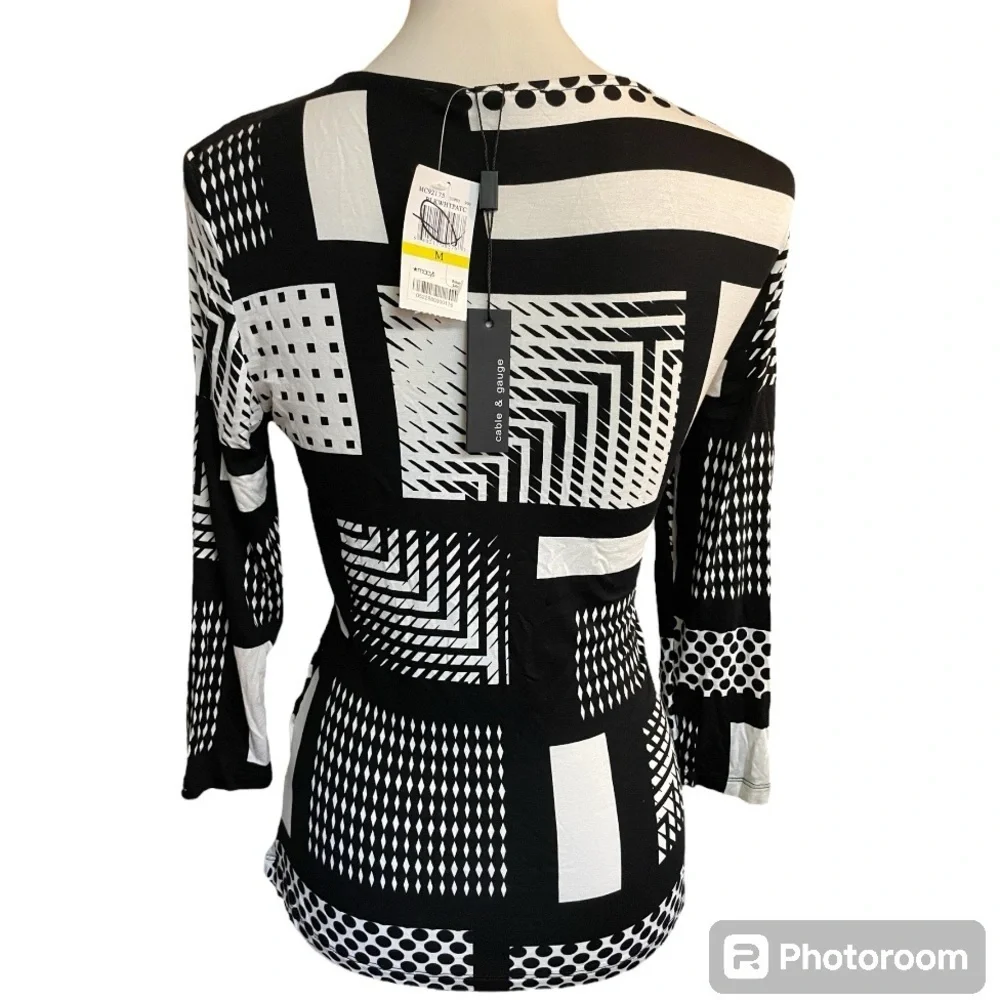 Geometric print Black and White Top NWT - Picture 5 of 11